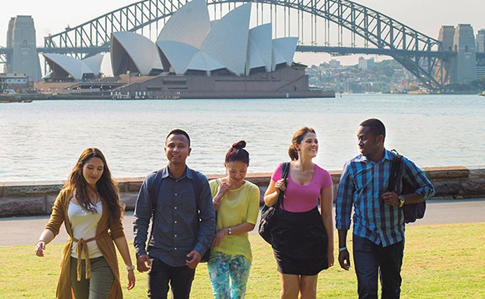 Du học Thạc sĩ Úc có nhiều lợi ích cho du học sinh đặc biệt là chất lượng giáo dục và nền văn hoá đa dạng
