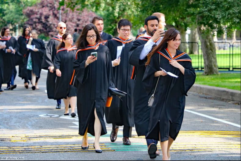Du học sinh quốc tế tốt nghiệp tại Canada – Hành trình từ study permit đến PGWP và thường trú nhân