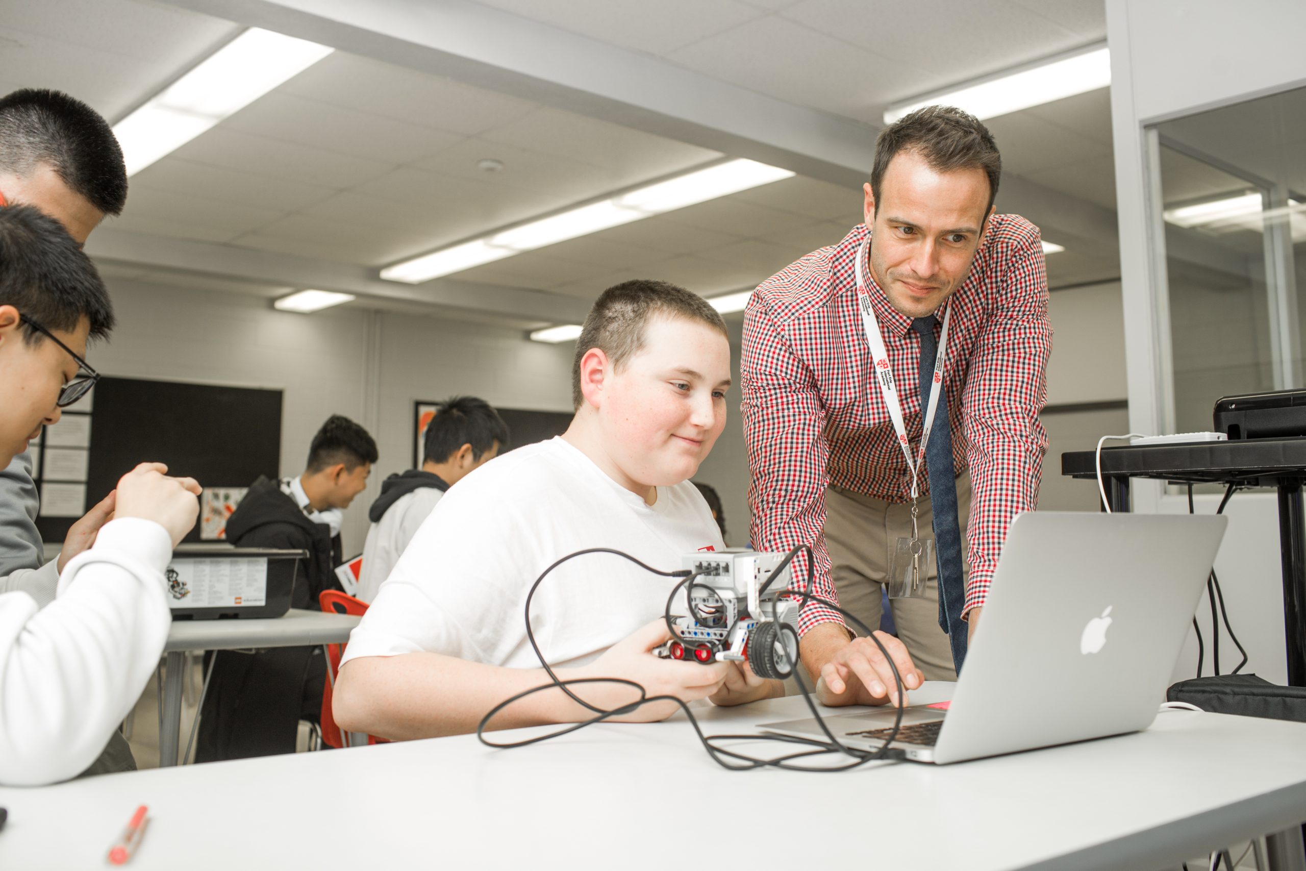 Học phí và học bổng tại Fort Erie International Academy